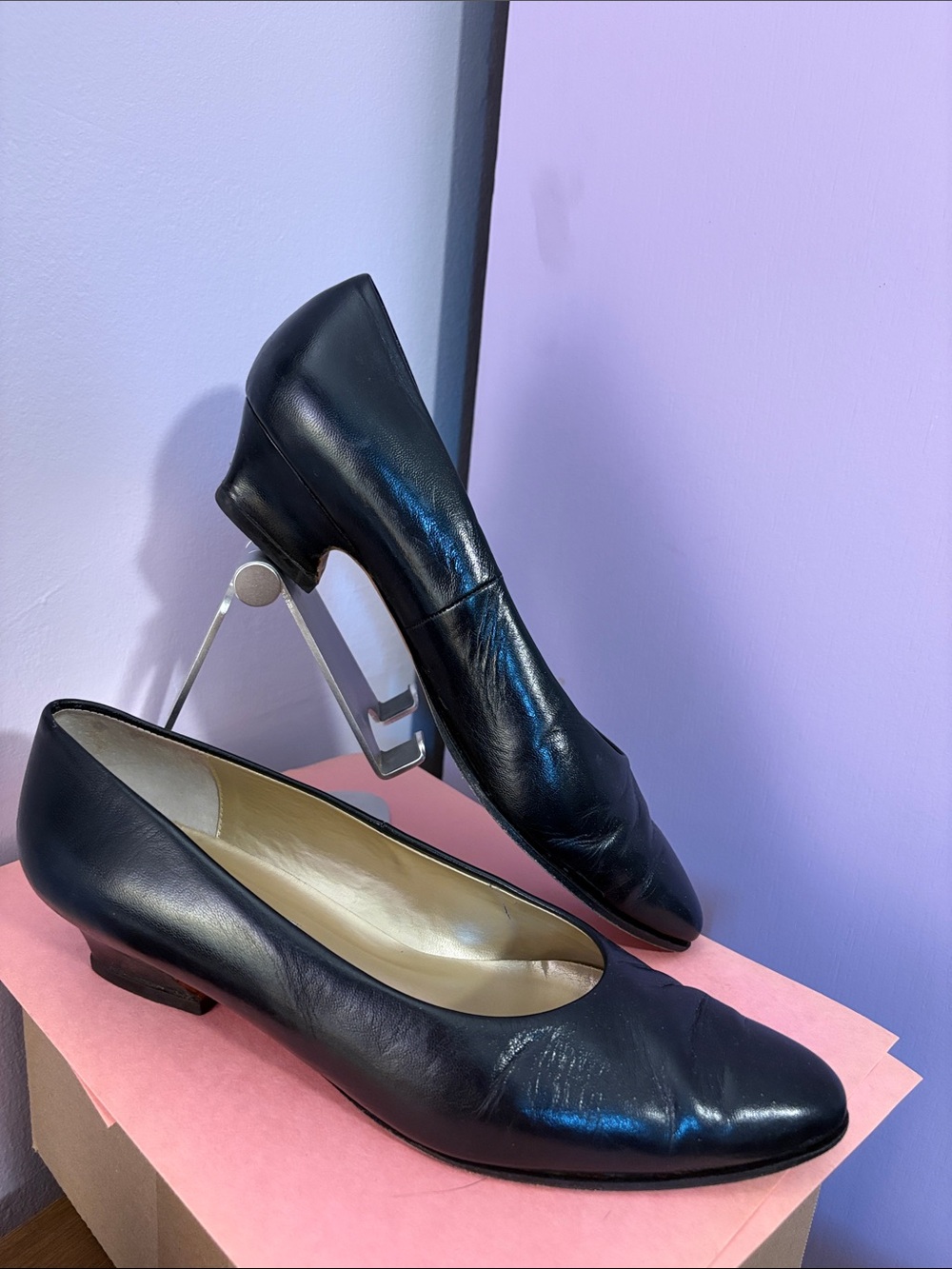 Connie Navy Vintage 80’s low heeled pumps